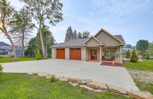 Pine Island Casa | Less Than 1 Mi to Dtwn Pine Island Updated Home with Yard!