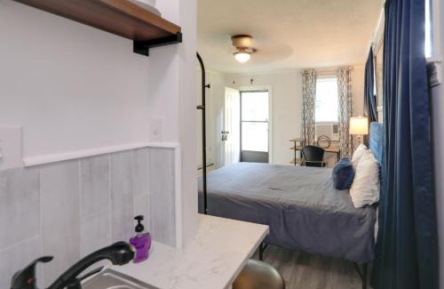 Greenwood Apartamento | Less Than 1 Mi to Dtwn Updated Studio in North Greenwood!