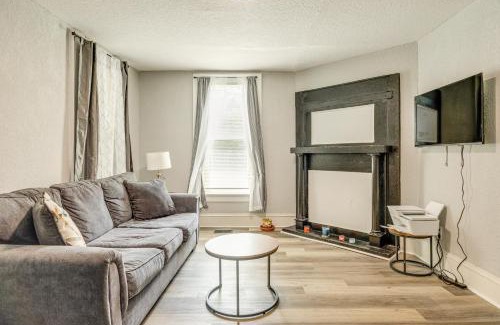 Urban Core Casa | Less Than 1 Mi to EverBank Stadium Retreat with Yard!