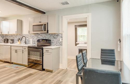 Urban Core Casa | Less Than 1 Mi to EverBank Stadium Retreat with Yard!