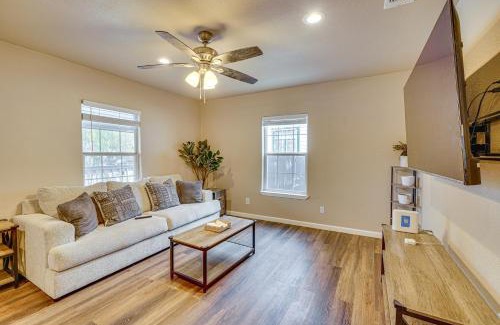 Arena District Casa | Less Than 1 Mi to Frost Bank Center Home with Deck and Grill!