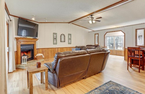 Higden Casa | Less Than 1 Mi to Greers Ferry Lake Dog-Friendly Home!