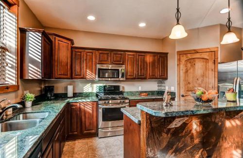 Pagosa Springs Apartamento | Less Than 1 Mi to Hot Spring Condo in Pagosa Springs!