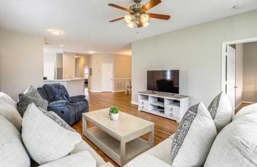 Red Hill Apartamento | Less Than 1 Mi to Legends Golf Resort Condo with Pool!
