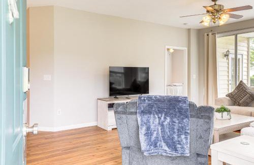 Red Hill Apartamento | Less Than 1 Mi to Legends Golf Resort Condo with Pool!
