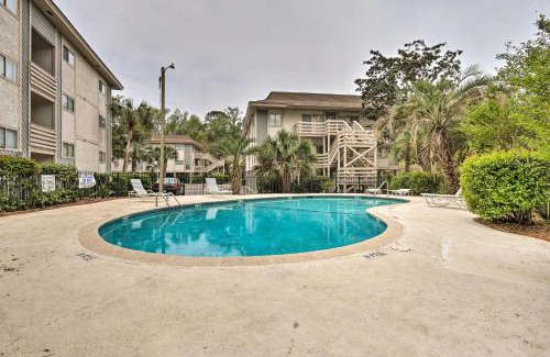 Hilton Head Apartamento | Less Than 1 Mi to Beach Hilton Head Condo with Pool Access!