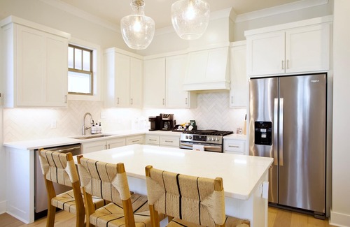 Oxford Cabaña | Less than 1 Mile to the Square! Outdoor Fireplace & Grill + 2 King Suites!