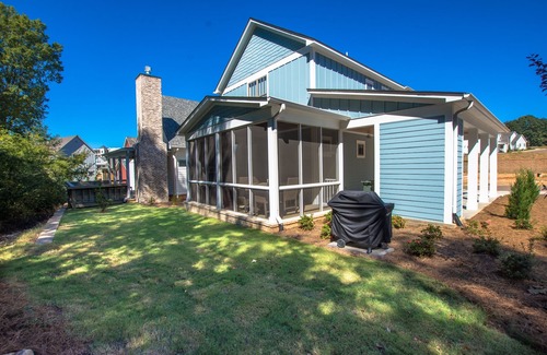 Oxford Cabaña | Less than 1 Mile to the Square! Outdoor Fireplace & Grill + 2 King Suites!