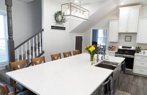 Zion National Park South Entrance Cama Y Desayuno | Less than 10 minutes to Zion Nat'l Park Entrance, Newly renovated B&B in quiet town, with private en suite bathroom with e-bikes available for rental.