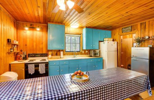 Trinity Center Casa | Less Than 2 Mi to Trinity Lake NorCal Getaway with BBQ