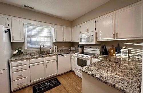 Winston - Salem Casa | Less than 3 Miles from Wake Forest University, Baptist and Forsyth Hospitals