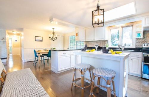 Orleans Casa | Less than 5 Miles to Rock Harbor