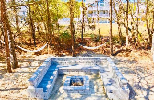 Whalehead Beach Casa | Less than 5min Walk to Beach with Pool Fire Pit