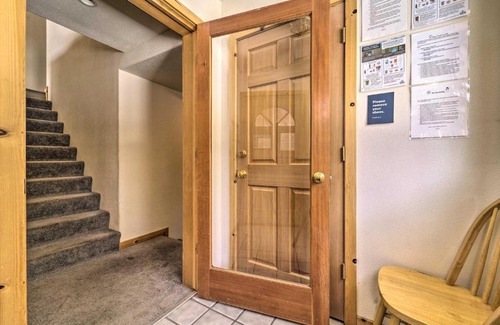 Truckee Casa | Less Than 8 Mi to Donner Lake Home with Deck and Balcony!