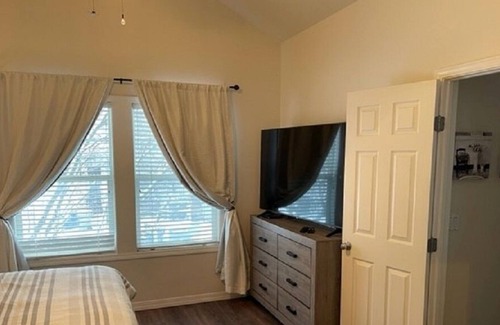 Southeast Boise Casa | Less than a mile from BSU, less than 1/4 mile to Greenbelt, 1 1/2 to downtown
