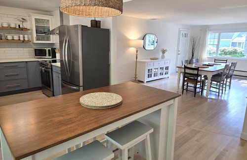 Hyannis Port Casa | Less than a mile to Keys Beach Hyannis.
