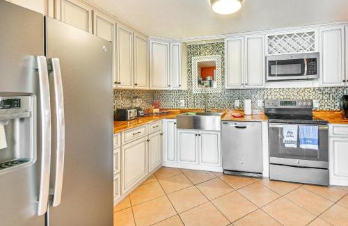Colington Casa | Less Than half Mi to Beach Access and Pier OBX Getaway
