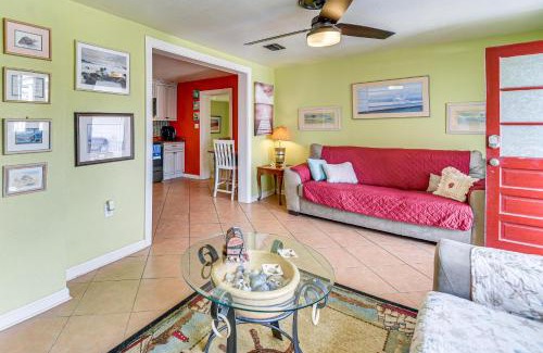 Colington Casa | Less Than half Mi to Beach Access and Pier OBX Getaway