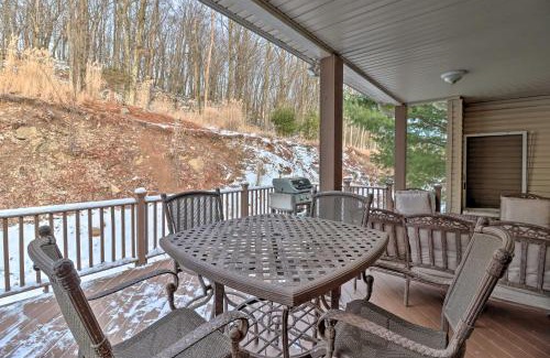 Lake Harmony Casa | Less Than Half-Mi to Skiing Lake Harmony Home with Hot Tub