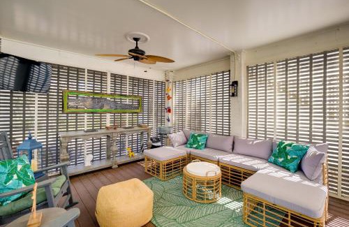 Pass Christian Casa | Less Than half Mi to Beach Gem with Lanai in Pass Christian