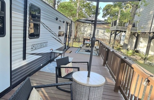 Myrtle Beach Alquiler De RV | Let's Go Glamping! Site 8047 - Ocean Lakes 2BR/1BA Camper with large deck