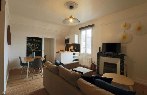 Old Town Apartamento | Let's take a walk in the woods