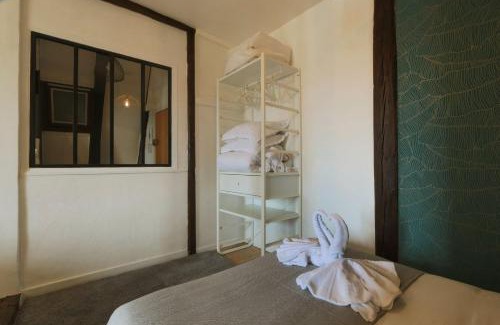 Old Town Apartamento | Let's take a walk in the woods