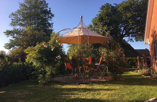 Hattstedt Apartamento | Let the sun be your guest in the morning.