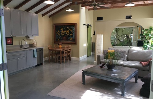Sebastopol Casa | ¡Deja que pase el sol!