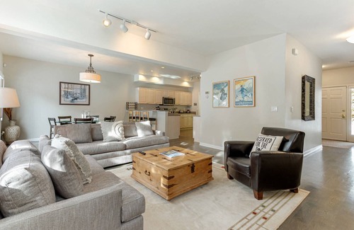 Eagle-Vail Casa | Home Is Where Your Dog Is! Let Us Be Your Vacation Home, for Your Whole Family, with 4BR, Hot Tub!