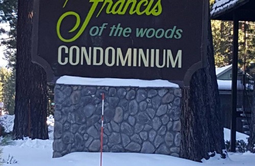 South Lake Tahoe Condominio | "Que Tu Den Sé el bosque". Gran apartamento de una habitación adyacente a la Nacional