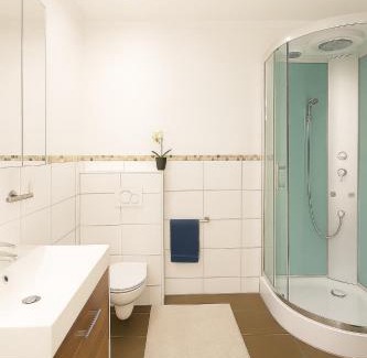 Straubing Apartamento | LETA Homes - Komfortables Gästehaus - eigene Parkplätze & Traumterrasse