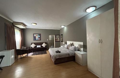 Greater Johannesburg Metropolitan Area Cabina | Letlapa Lodge and Conference Centre