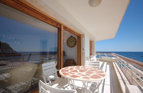 Tossa de Mar Apartamento | Lets Holidays Tossa de Mar Beach Apartment