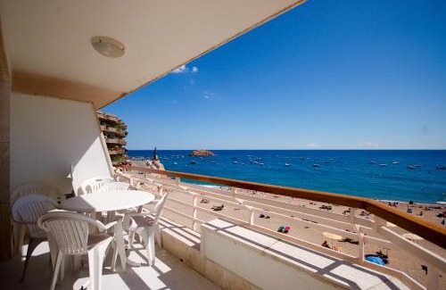 Tossa de Mar Apartamento | Lets Holidays Tossa de Mar Beach Apartment