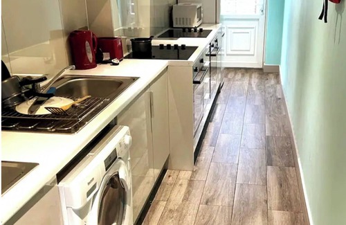 Pinkwell Apartamento | Letzi private en-suite, Near Heathrow Airport T3