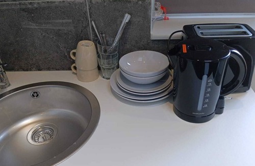 Pinkwell Casa | Letzi private en-suite, Near Heathrow Airport T3