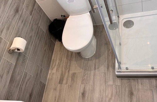 Pinkwell Apartamento | Letzi private en-suite, Near Heathrow Airport T3