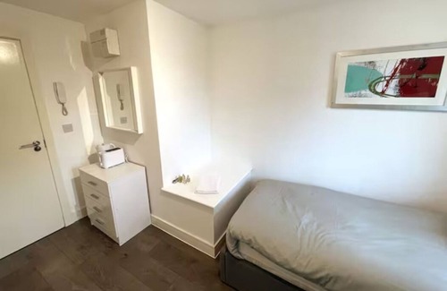 Stonebridge Casa | Letzi private en-suite Room, Near Wembley stadium