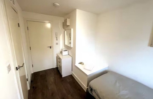 Stonebridge Casa | Letzi private en-suite Room, Near Wembley stadium