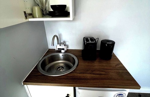Stonebridge Casa | Letzi private en-suite Room, Near Wembley stadium