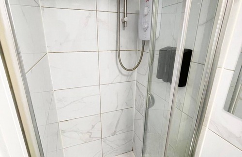 Stonebridge Casa | Letzi private en-suite Room, Near Wembley stadium