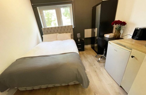Stonebridge Casa | Letzi private en-suite Room, Near Wembley stadium