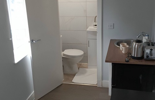 Stonebridge Casa | Letzi private en-suite Room, Near Wembley stadium