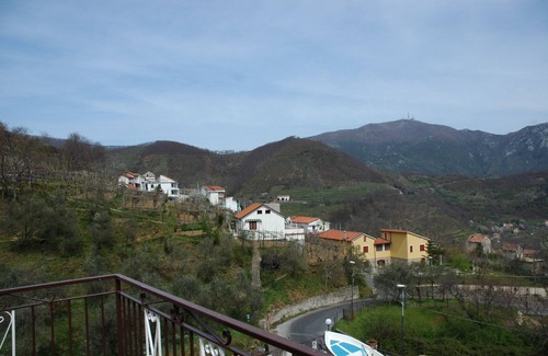 Tramonti Casa | Levante A1, apartamento de 2 dormitorios con acceso al jardín y a la piscina.