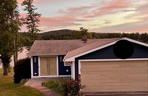 Brookfield Casa | Nivel, frente al lago directo, amplias vistas al oeste, playa en Candlewood Lake