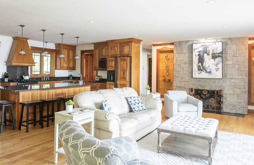 Mandana Casa | Level Lakefront Ranch-West Side Skaneateles Lake