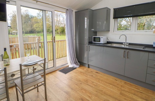 Hutton Rudby Cabaña | LEVENDALE POD, pet friendly, with hot tub in Hutton Rudby