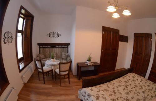 Orfu Casa | Levendula Porta és Pajtaszínház