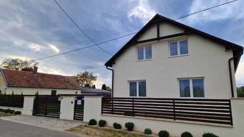 Nyirmeggyes Apartamento | Levendula Vendégház